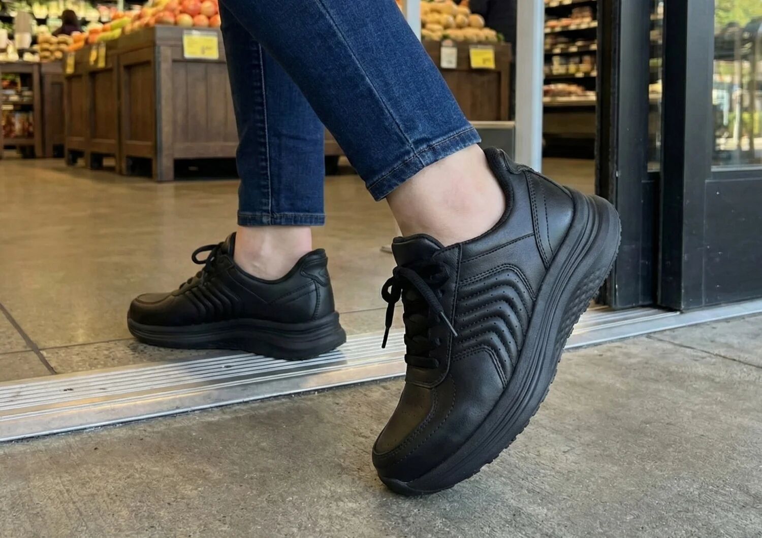 Roam Hands-Free - Black - Footwear Women Sneakers