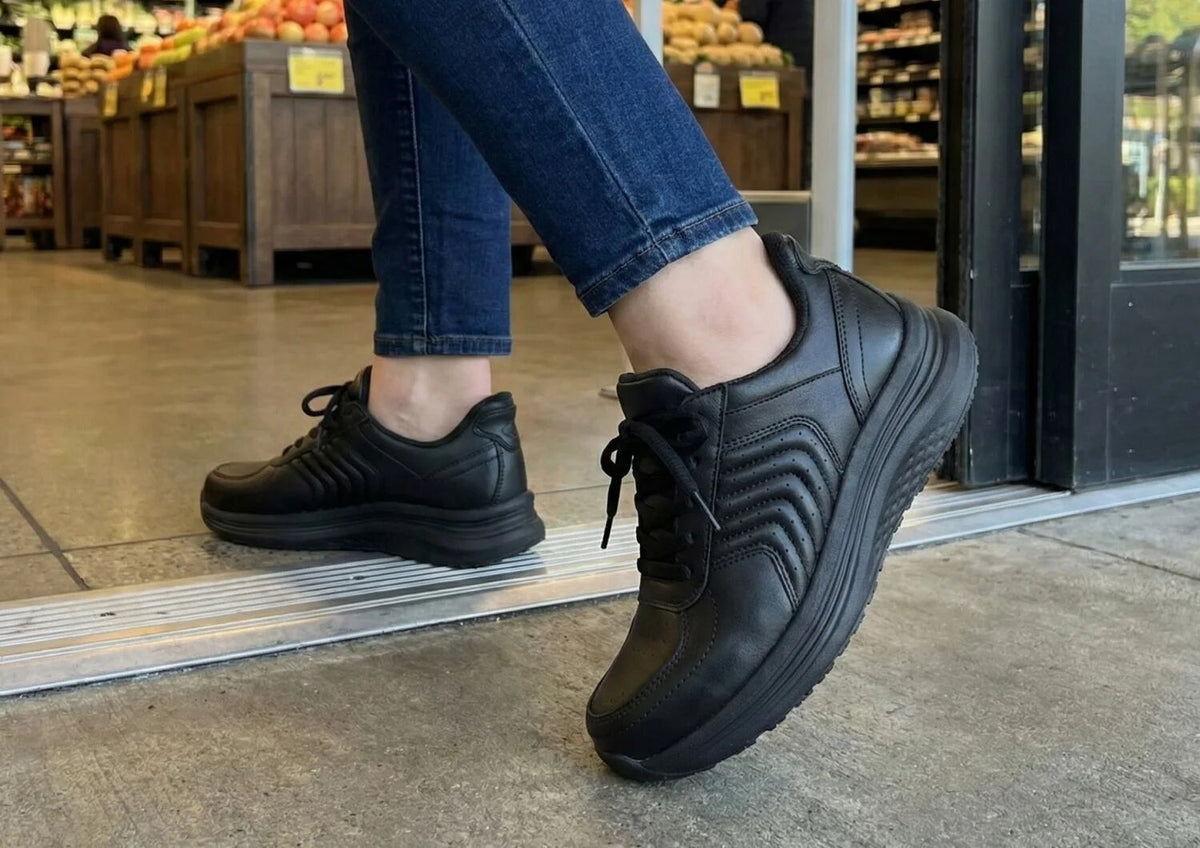 Roam Hands-Free - Black - Footwear Women Sneakers